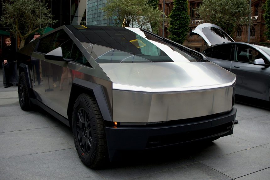 Maintenant oubliez les critiques : Cybertruck, le pick-up de Tesla fait une percée