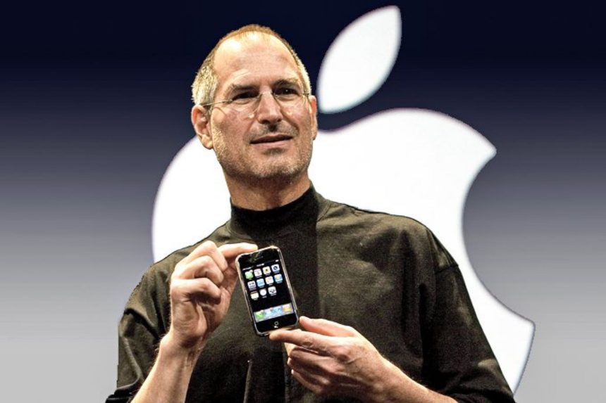 Steve Jobs voulait un appareil pour lire les mails dans la salle de bain, et aujourd’hui il a créé quelque chose d’énorme