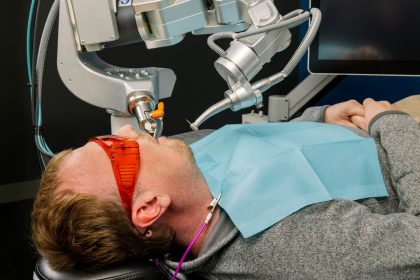 Un robot dentiste réalise la première intervention sur un humain