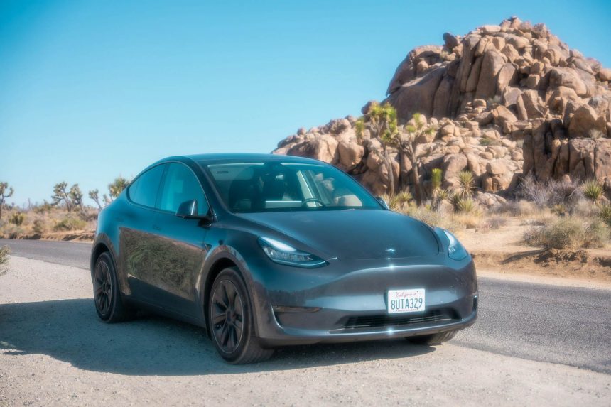1,85 million de véhicules Tesla concernés par un défaut du logiciel du capot